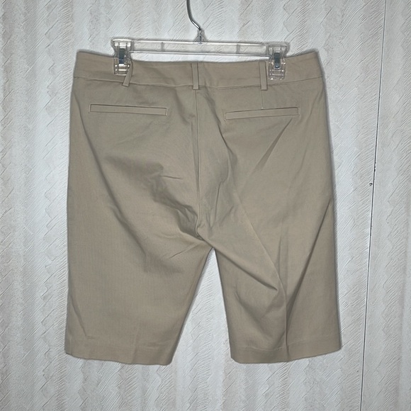 ❤️ ECRU Shorts Size 3 - Picture 3 of 4